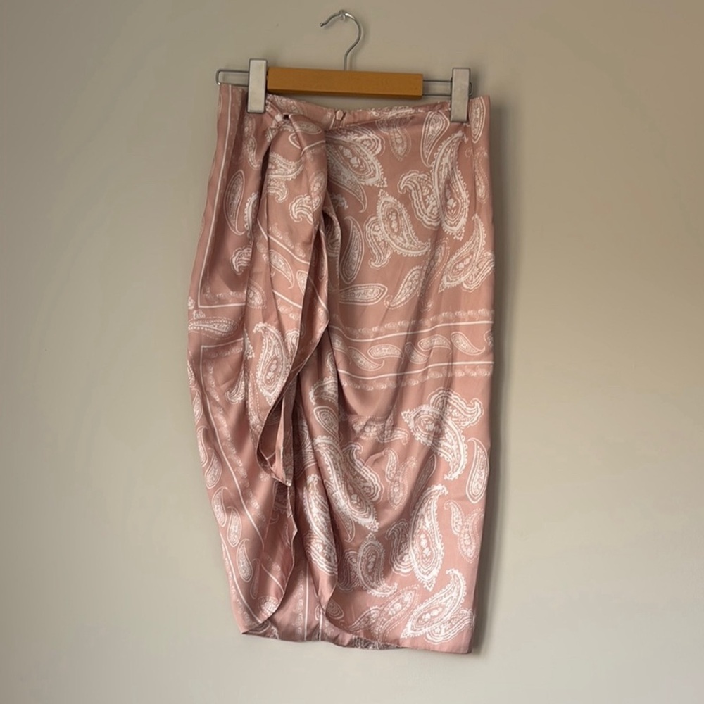 NWOT LA MARQUE never worn pink paisley skirt